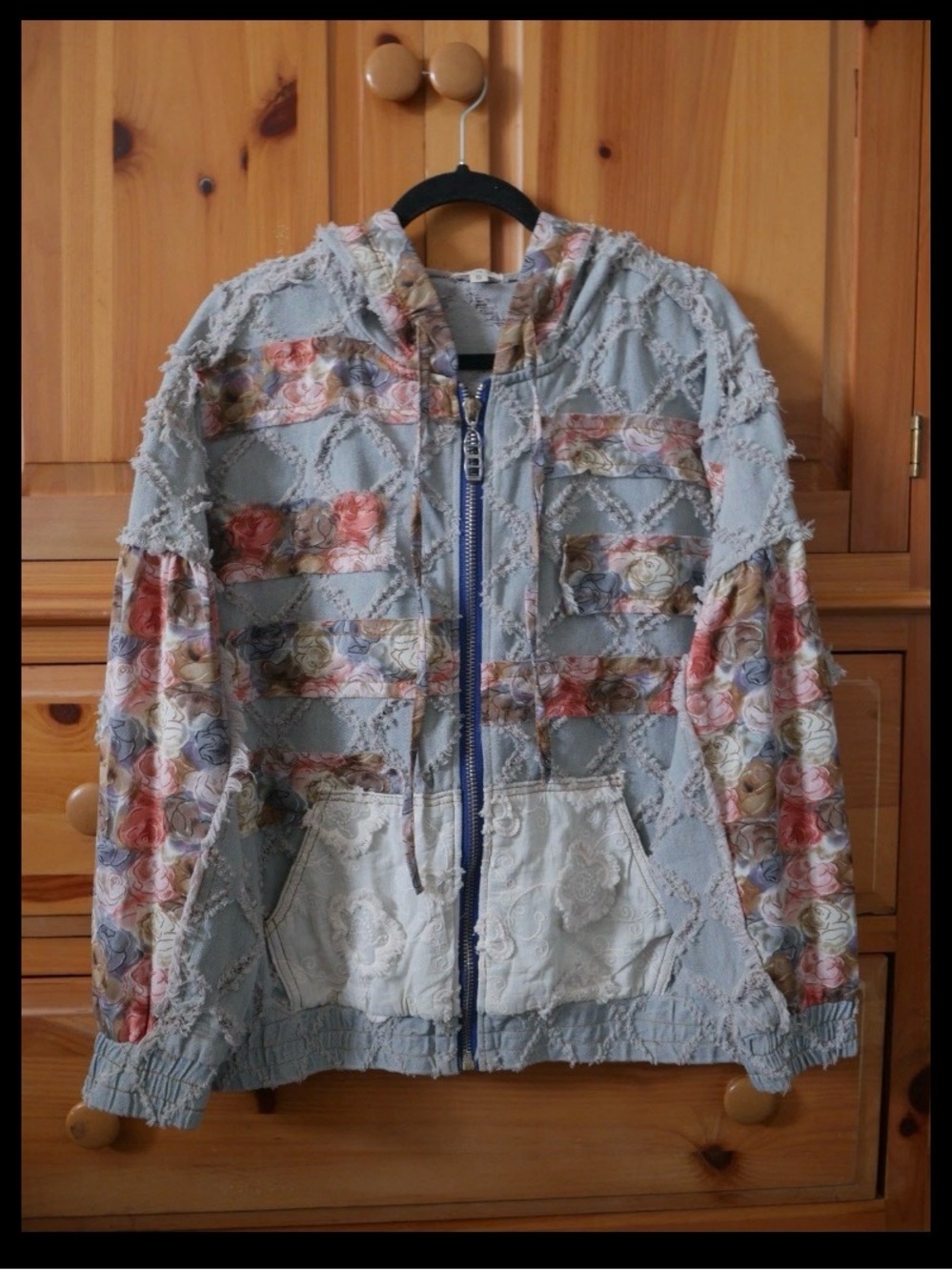 POL Womens S Oversized Distressed Denim Hoodie Floral Patchwork Frayed Jacket - Picture 11 of 12
